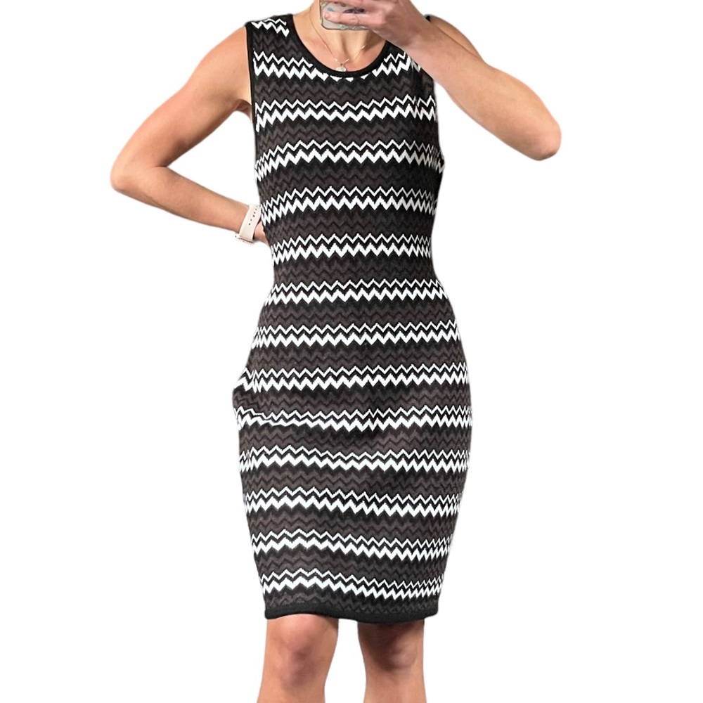 Calvin Klein Womens Size Medium Brown and Cream Chevron Sleeveless Sweater Dress
